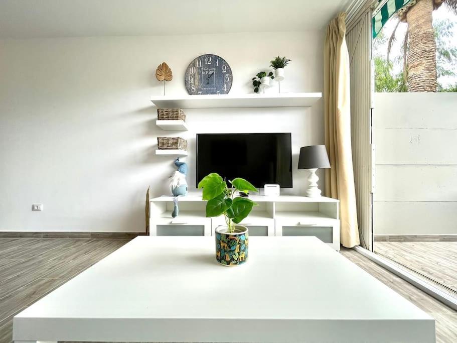 Apartamento Con Piscina Sur De Tenerife กอสตา เดล ซิเลนซิโอ ภายนอก รูปภาพ